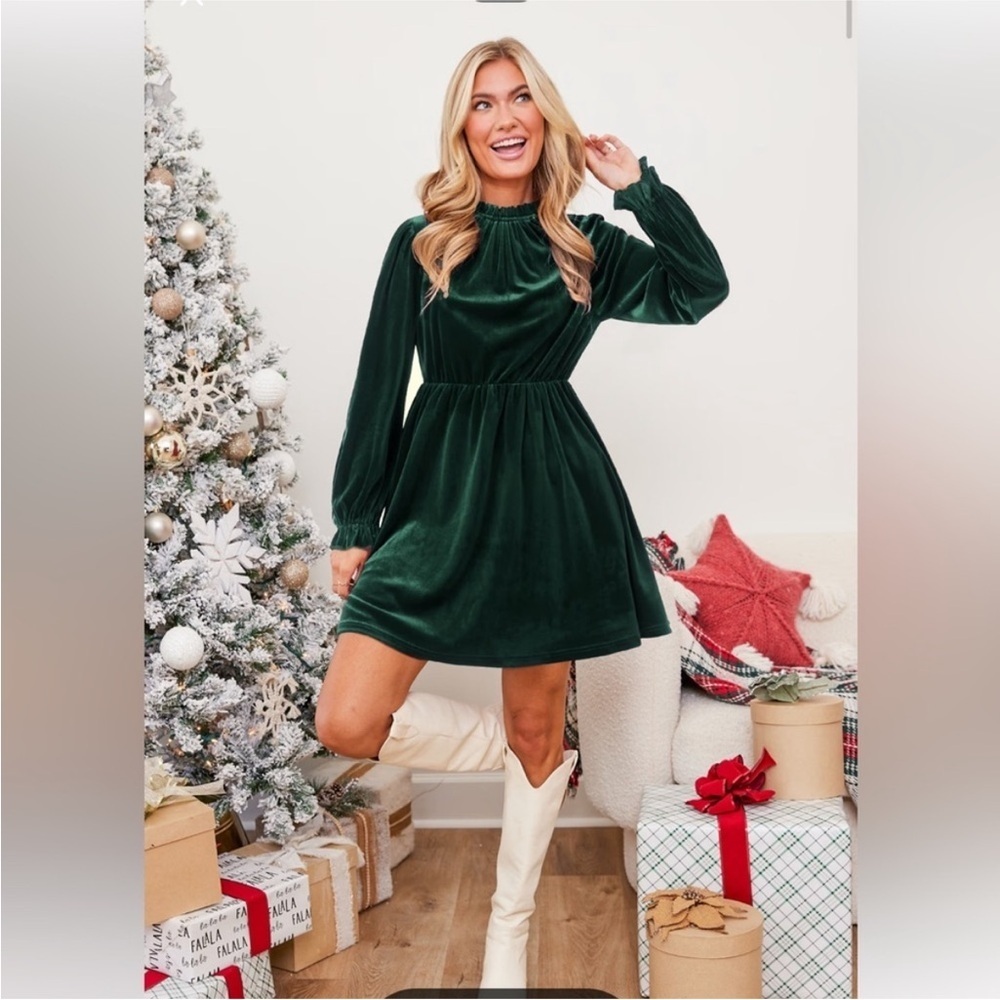 Cupshe Dark Green Velvet Long Sleeve Dress